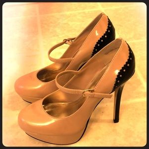 Bakers Misty taupe and black heel